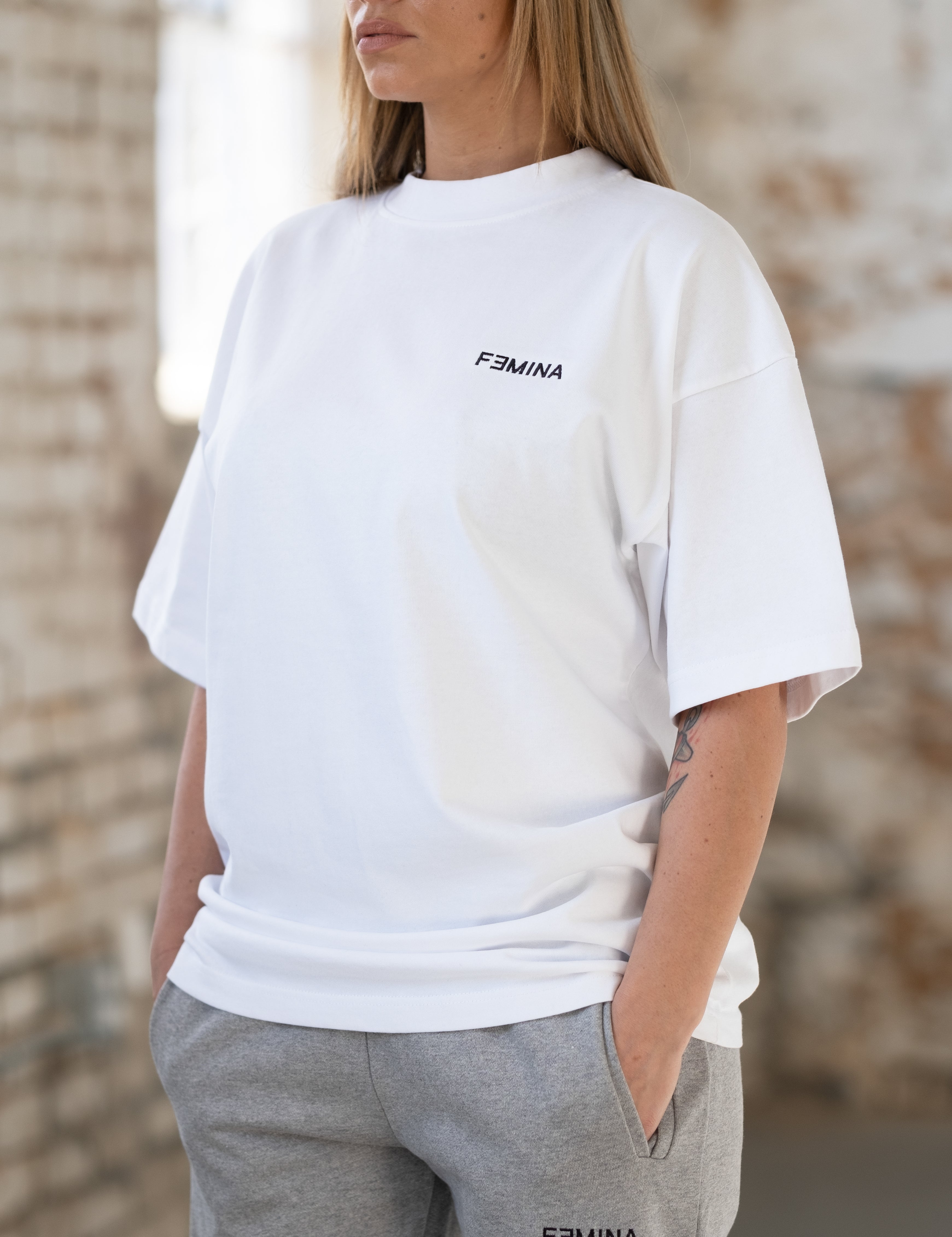 FƎMINA ESSENTIAL TEE